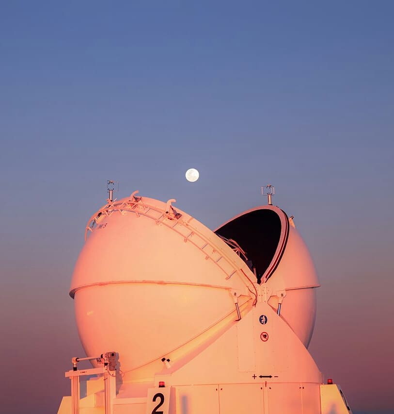 UniverCurious's tweet photo. Pacman And The Moon

credit: ESO/Eric Lagadec https://t.co/OuU64YKqnF