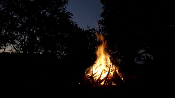EarlAJMoriarty's tweet photo. He lights the big campfire. And people were called in to gather around.

"It's our last night here. A drinking game should be fun. Let's play 'Never Have I Ever'."

_______________
[ RULES:

- Someone asks NEVER HAVE I EVER and then follows it with an action or experience.   + https://t.co/fNsSUSvV0J