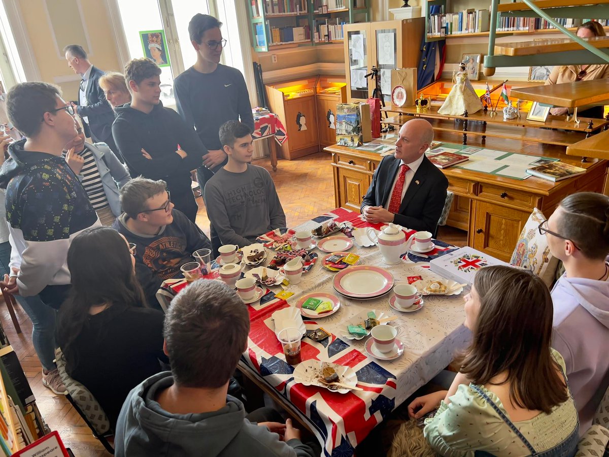ukinhungary's tweet photo. Congratulations to the students&amp;teachers of the Móricz Zsigmond Reformed School in #Kisújszállás for a fantastic British tea party commemorating Her Majesty's Birthday &amp; Platinum Jubilee today! The event was attended by our DHM @rshacksfcdo. See more info: https://t.co/CjZWeQOcmA https://t.co/VLd0vrl01M