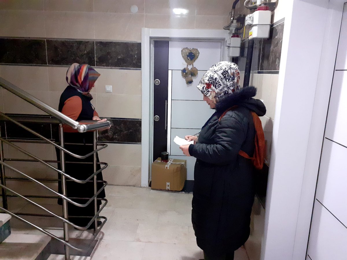 besikkayama's tweet photo. @besikkayama olarak Ramazan kolilerini ihtiyaç sahibi vatandaşlarımıza dağıttık..
Gönüllere dokunmaya devam ediyoruz..
@RTErdogan 
@hakanhanozcan 
@Fatih__Bildik 
@akaltindag https://t.co/wujEEESjMM