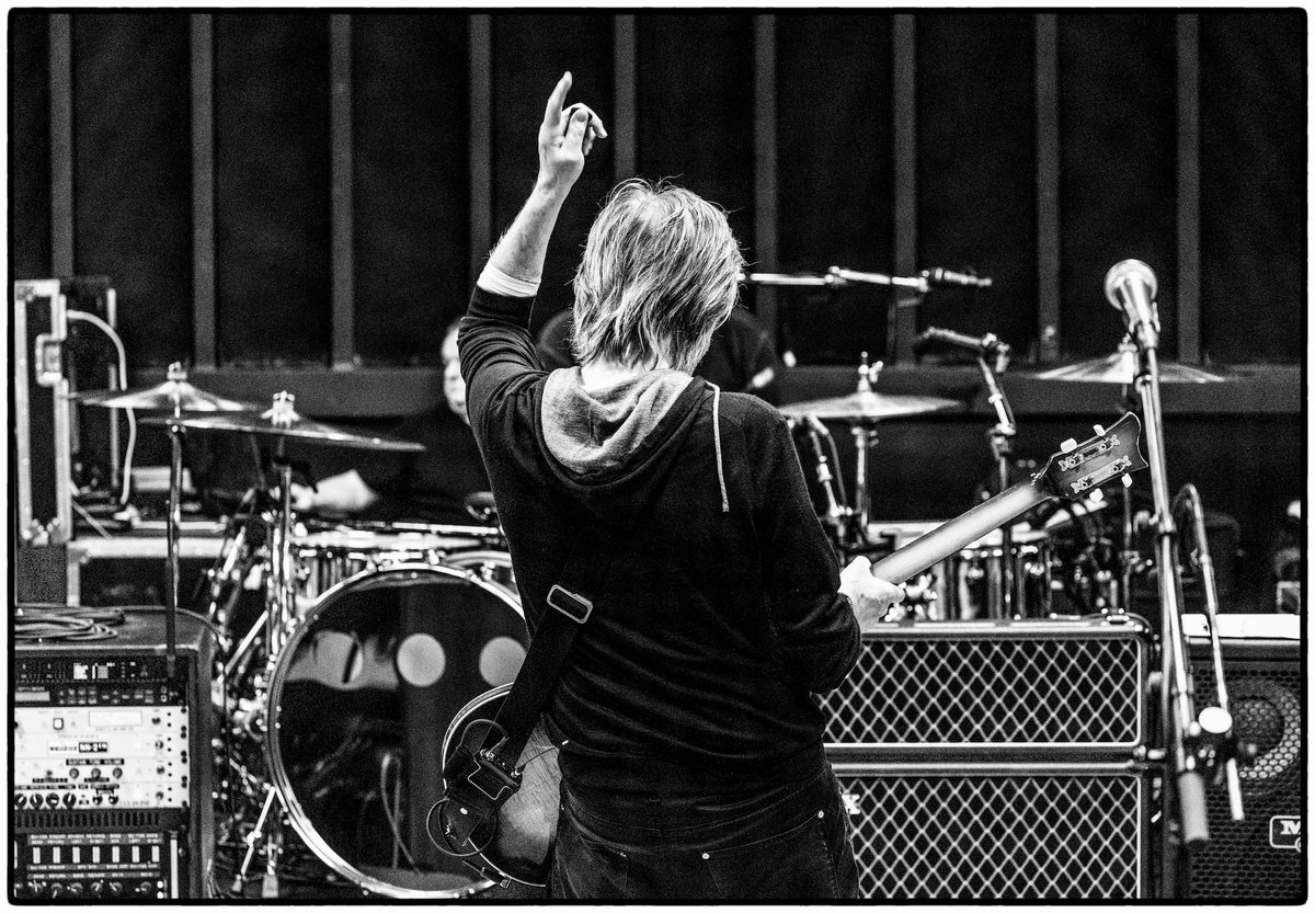 First pic of rehearsals? Love the new drum head! #PaulMcCartney #gotback #mccartneyiii #2legspodcast