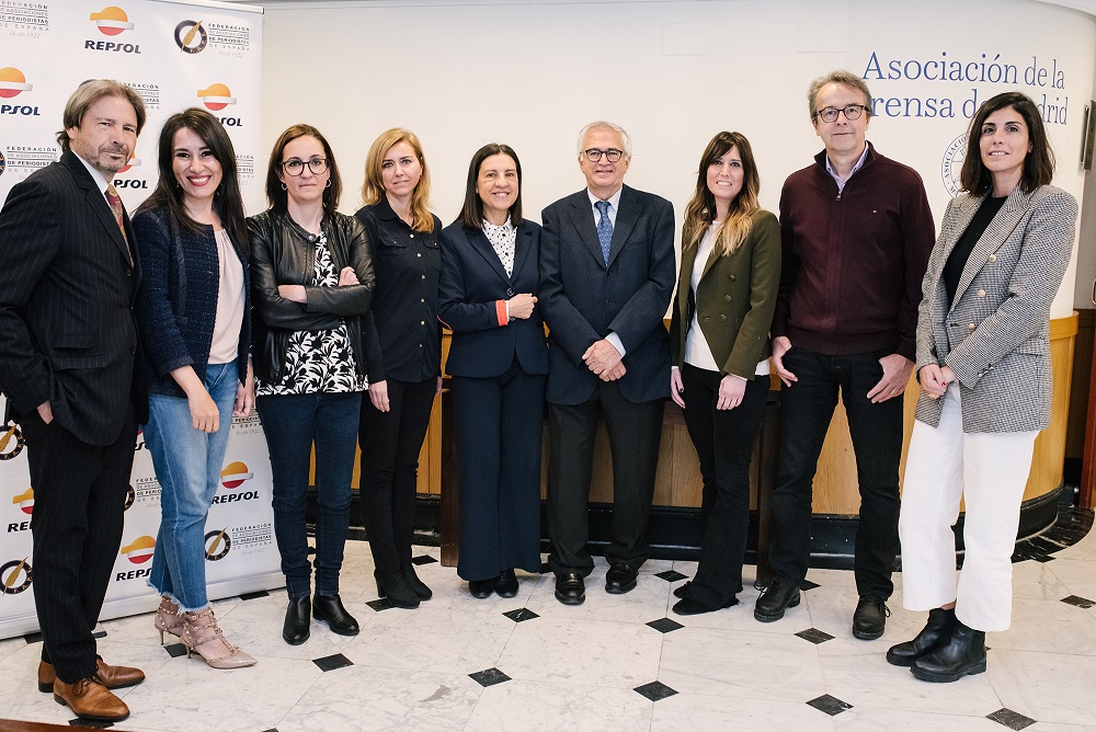 AP_APAlmeria's tweet photo. #periodismoamenazado en el foro @fape_fape / @Repsol: La polarización y el señalamiento a medios y periodistas, principales amenazas. Las redes abonan el terreno y ejercen de altavoces para linchamientos y campañas contra empresas y profesionales. 
Todo ℹ️ https://t.co/09WqXthd2Z https://t.co/7Ii4mSyPQv