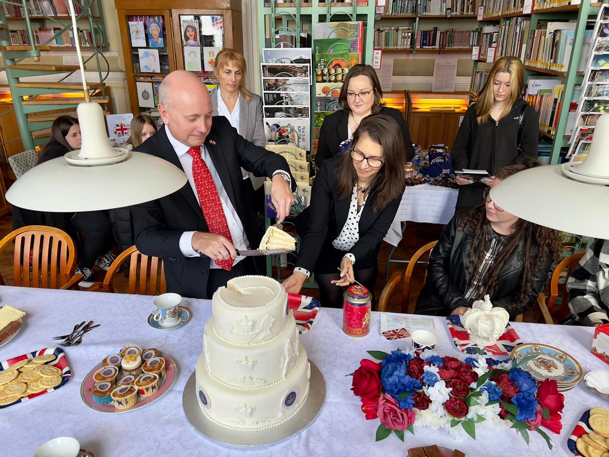Congratulations to the students&amp;teachers of the Móricz Zsigmond Reformed School in #Kisújszállás for a fantastic British tea party commemorating Her Majesty's Birthday &amp; Platinum Jubilee today! The event was attended by our DHM <a href="/rshacksfcdo/">Richard Shackleton</a>. See more info: bit.ly/3v2uoiY