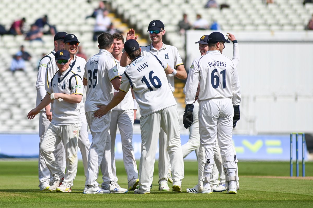 Bears ๐ (@warwickshireccc) on Twitter photo ๐๐ฟ๐ถ๐๐ฒ, ๐ฆ๐ถ๐ฟ.... ๐ช๐ถ๐น๐น ๐ฅ๐ต๐ผ๐ฑ๐ฒ๐ ๐
To date - 4 wickets. 20 balls.
๐ป#YouBears | #WARvESS | <a href="/willrhodes35/">Will Rhodes</a> ๐๐ฟ๐ถ๐๐ฒ, ๐ฆ๐ถ๐ฟ.... ๐ช๐ถ๐น๐น ๐ฅ๐ต๐ผ๐ฑ๐ฒ๐ ๐
To date - 4 wickets. 20 balls.
๐ป#YouBears | #WARvESS | <a href="/willrhodes35/">Will Rhodes</a>