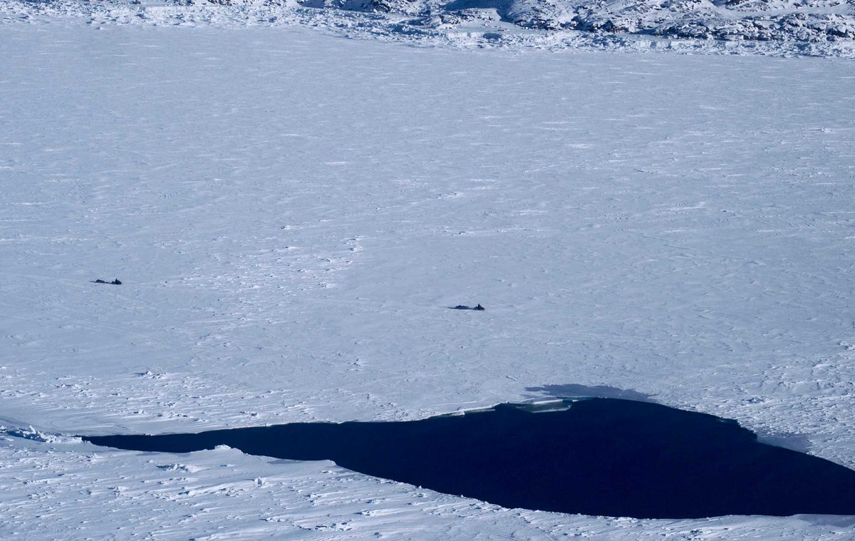 Rising costs and basic income for Nunavut's hunters: qajuqturvik.ca/post/basic-inc…
pictured: hunters driving past a patch of open water on Frobisher Bay