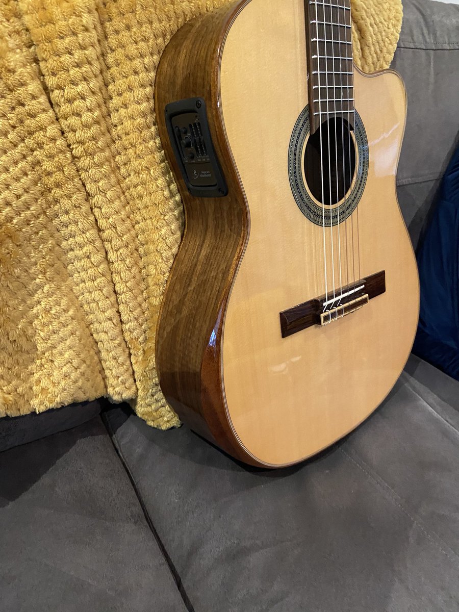 For Sale💥 Alvarez CC7CHEAR Nylon Guitar. Narrower neck than standard. Fitted with an LR Baggs Stage Pro EQ/Element pick-up. Bought for the craic but I’m not a nylon guy. Brand new. It’s just been setup by the guitar workshop! £500. Bit less than they cost! DM if interested.