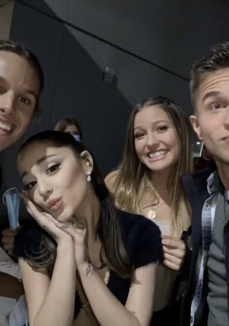 AG7Source's tweet photo. New picture of Ariana Grande backstage on ‘The Voice’ https://t.co/T2kVXEj8to