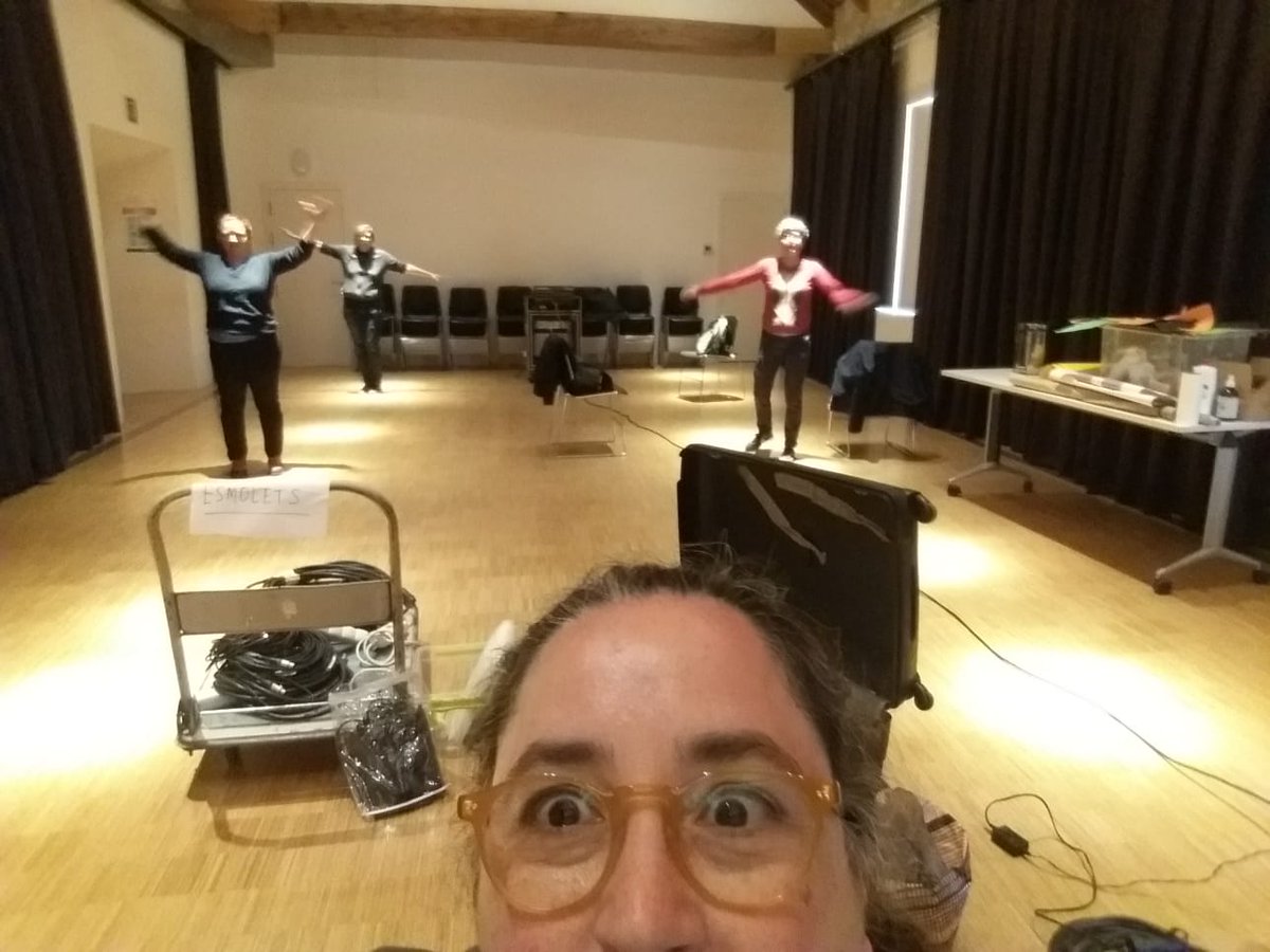 EliGras's tweet photo. Después del ensayo, a por las cosas serias >>  Demà! Mañana! Tomorrow 22 a les 19 h. en el   @santamonica_bcn , concierto de afiladoras: Esmolets!  Entrada libre limitada a aforo. 
👉Marina H. Asciutti! Lula Thomas! Mar Morey! Yo!
@LaMueblesZ , @lulathomas , @marmorey , @EliGras https://t.co/vZ5AjHdhlv