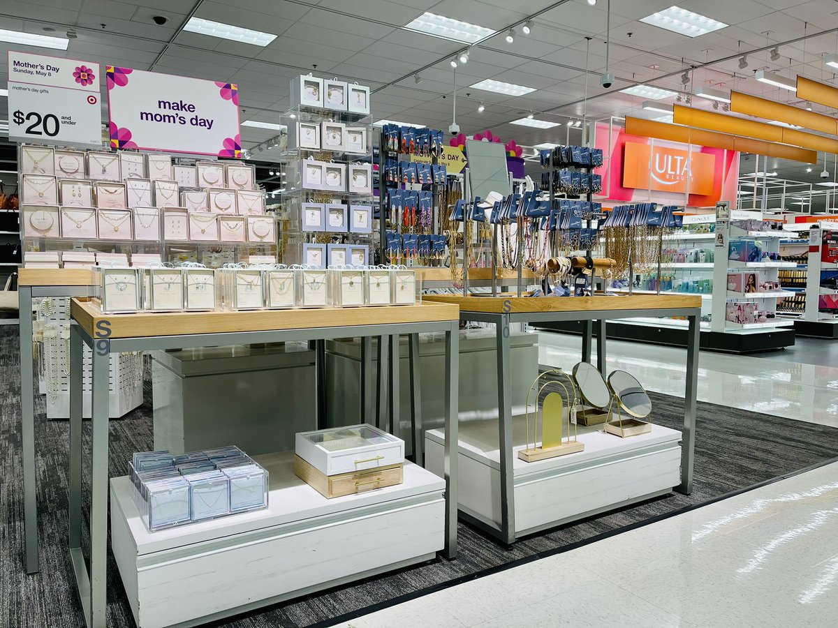 Someone’s been busy in JAS…hmm who could it be! 😝 All jewelry out, no backstock. #T2079 <a href="/K2Virgilio/">Kevin Virgilio</a> <a href="/SSL2079/">Claudiam</a> <a href="/nikki_j1981/">Nikki Jaskulka</a> <a href="/tonypena/">Tony Pena</a>