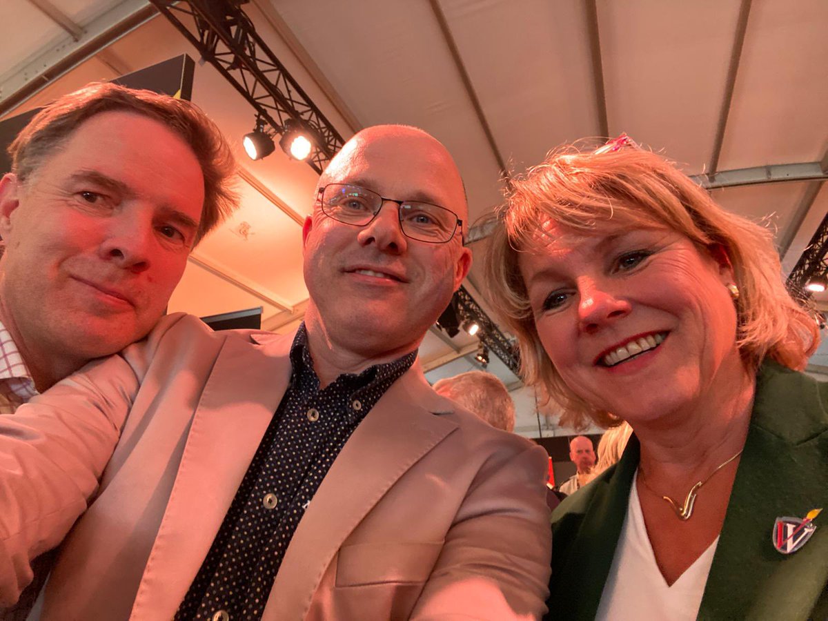 Indrukwekkende avond in #Zuiderpark #DenHaag bij <a href="/InvictusGamesNL/">Invictus Games The Hague 2020</a>, dank voor de gastvrijheid <a href="/vfondsvrede/">Vfonds</a>. We hoorden levensverhaal van Afghanistan #veterraan en zagen 1/2 finale wheel chair #basketball. Supersfeer, #teamNL won, meeste applaus voor #Ukrain. cc <a href="/tommikkers/">tom mikkers</a>