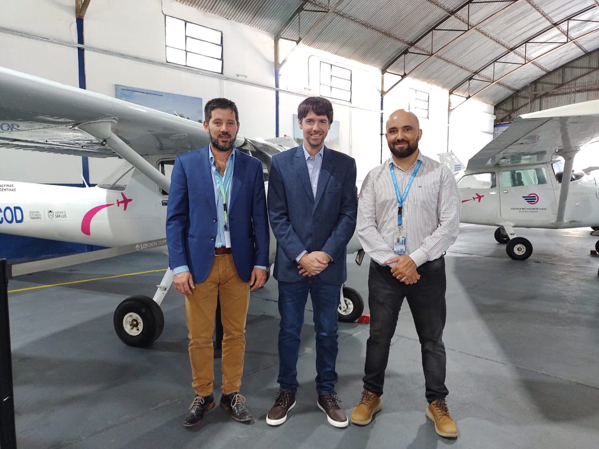 Hoy desde <a href="/EANAoficial/">EANA</a> nuestros Jefes de Departamento de Administración Regional Cuyo <a href="/diegozacca/">Diego</a> y ANS San Luis Martín Gatica, acompañaron al secretario de Transporte San Luis <a href="/sebanzu/">Sebastian Anzulovich</a> en la inauguración de la escuela satélite del Centro de Instrucción de vuelo de esa provincia.