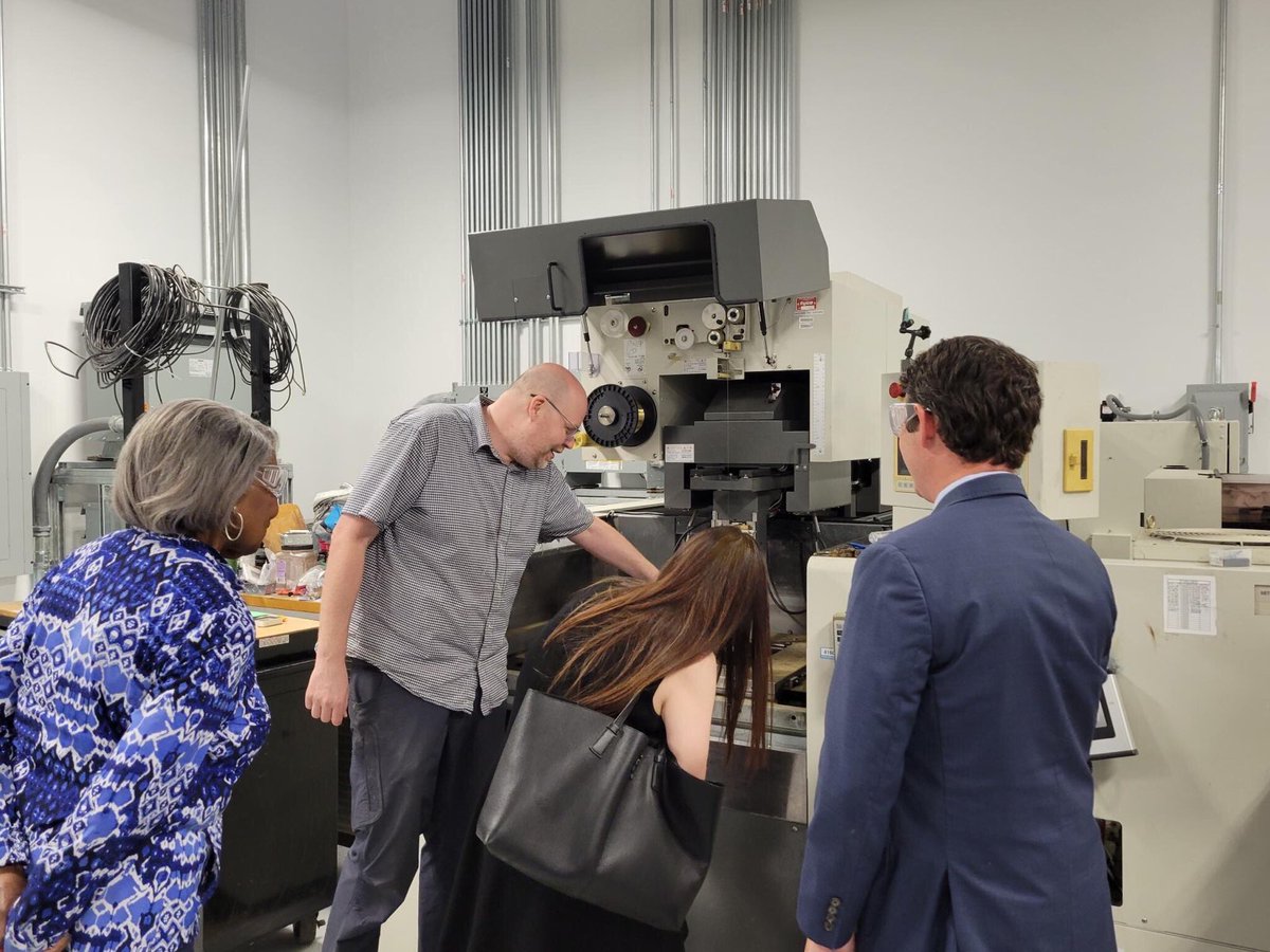 Ana Hernandez tweet media