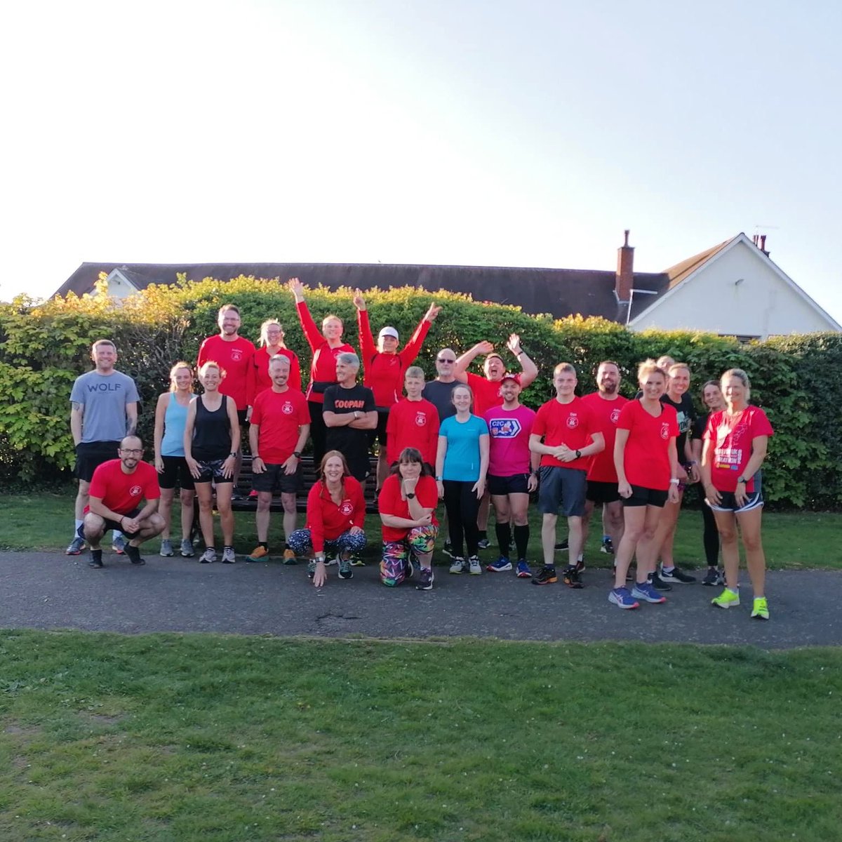 lincsrunclub's tweet photo. On tonight’s running agenda: a Meet &amp; Retreat Session in the wonderful @BoulthamPark 🌳🏃🏼🏃🏻‍♀️ #runclub #lincsrunclub https://t.co/BvUKZm2MWN