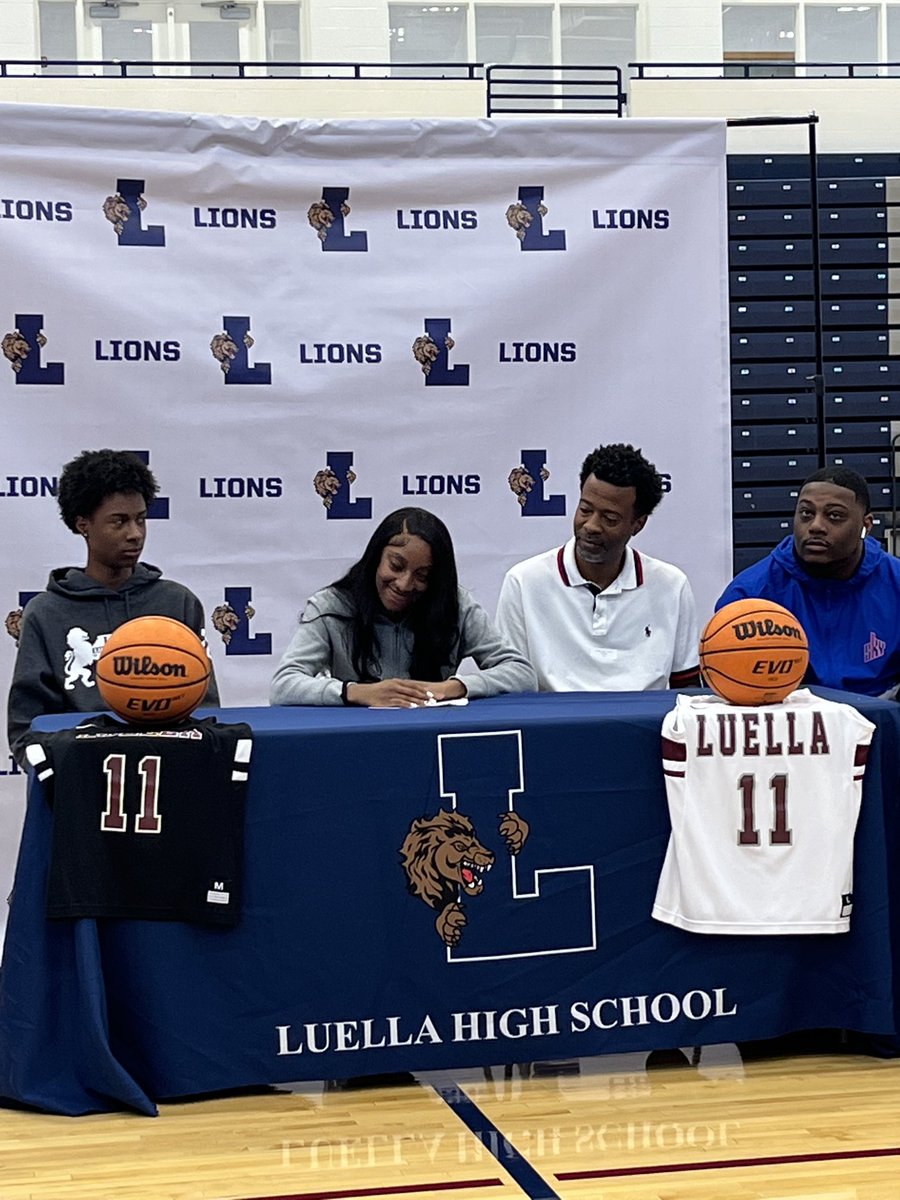 MichelleAhmad9's tweet photo. Two of our awesome girls basketball players signed today. Myah Beasley- Paine College for basketball &amp; volleyball &amp; Samiya Faison- Coastal Alabama C.C.  Congrats to our Ladies 🦁🦁⁦@LuellaGirls⁩ ⁦@LHS_HCS⁩ https://t.co/aQZslLbmSY