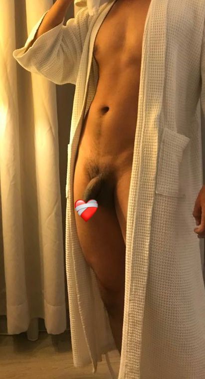 fahinadtwit's tweet photo. Throwback… check in hotel sebelum puasa 🙊 https://t.co/Vl4JlS7C81