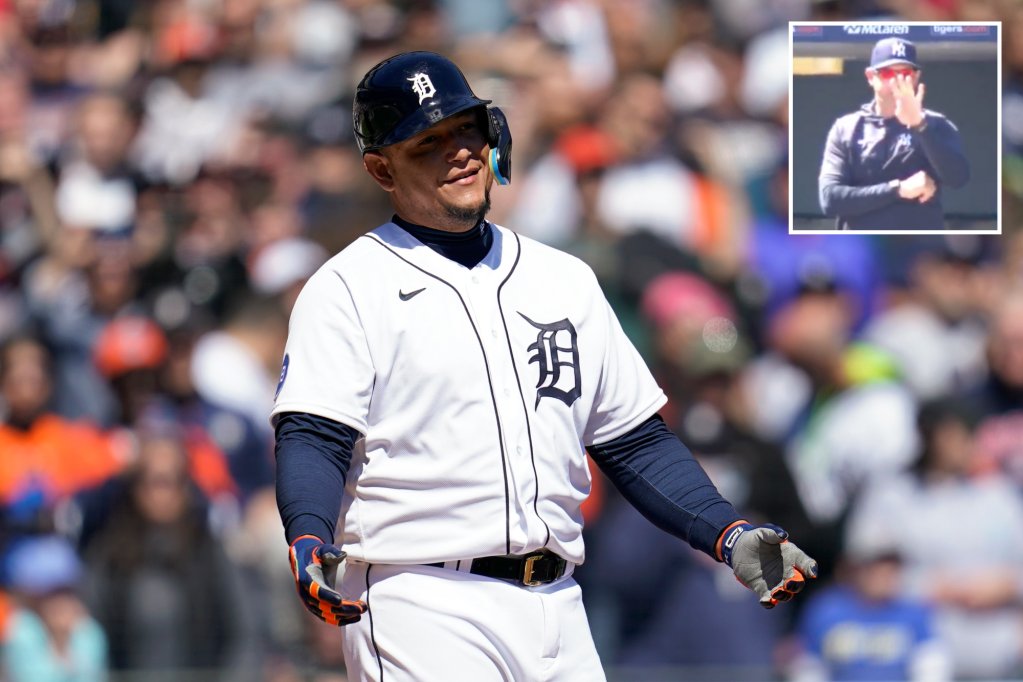 nypostsports's tweet photo. Aaron Boone intentionally walks Miguel Cabrera while one hit away from 3,000 https://t.co/sQldiEqcDl https://t.co/S2GLAuwUIz