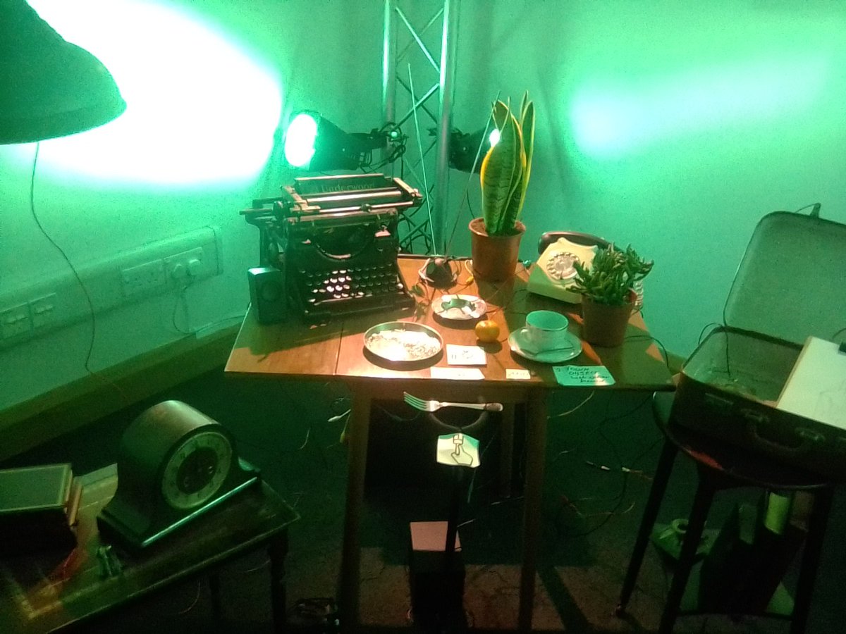 hobb_old's tweet image. A cacophony of sound, bringing illusion, confusion and delight, with light, human voice and resonance.
Damn good fun.
#EchosofInvention 
#bladderstring 
@bladderstring #COVENTRY 
Go play and enjoy