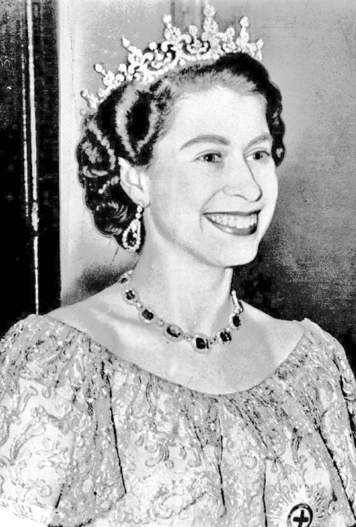 FionaPollock8's tweet photo. Wishing Her Majesty, 
our gracious Queen,
every happiness today &amp; always...
Happy Birthday Ma'am 💐🇨🇦🥂
#QueenElizabeth
#HMTQ96
#HappyBirthdayMaam
https://t.co/6XZnm1lRr1
https://t.co/vQnnBONaEG https://t.co/BUFYH8QPUj