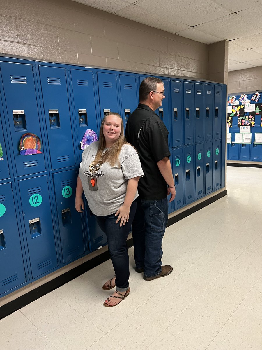 Jssicalazo2's tweet photo. Learning about measurements (shorter and taller) it was fun! @ZundyElementary @gretamariadame #iamwfisd #ilovemyjob https://t.co/vuUqrjx0uI