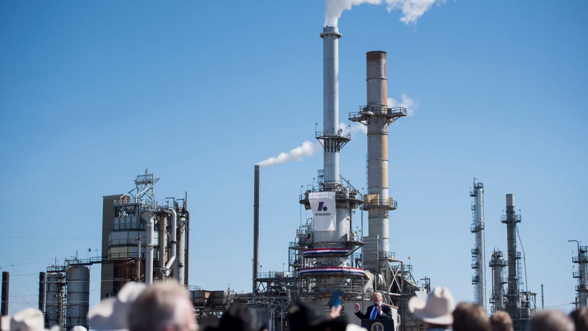 livescience_t's tweet photo. Trump’s new executive order spells disaster for our air quality. - https://t.co/mcns1VUtwn - #NatureEnvironment https://t.co/UBCeKxJFlv