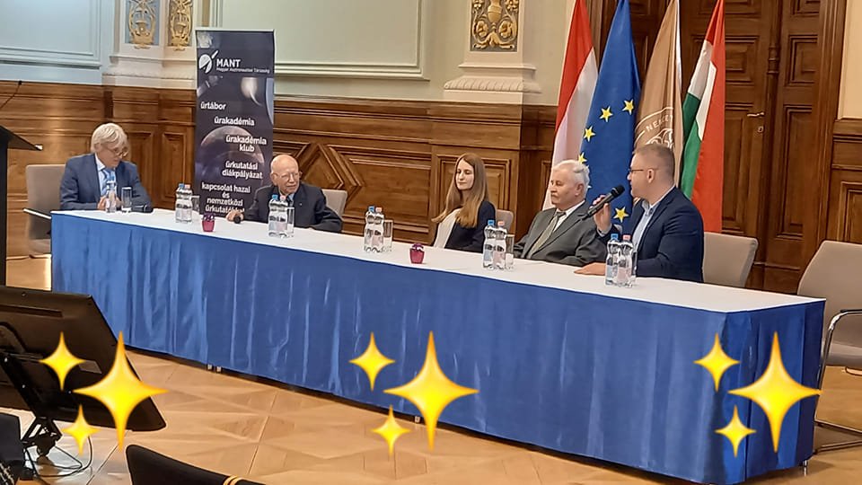 MANT_Astro's tweet photo. 🇭🇺
#mant #nke #csfk #lechner #almáriván #90év #boldogszületésnapot
A magyar űrtevékenység évtizedei -
Almár Iván 90 éves
🇬🇧
#happybirthday https://t.co/RRLxmjc5lc
