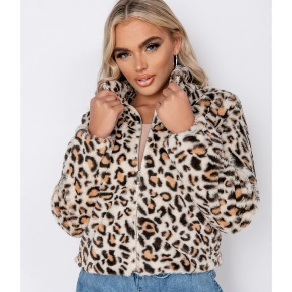 princessjuliets's tweet photo. So good I had to share! Check out all the items I'm loving on @Poshmarkapp from @BarajasGinny #poshmark #fashion #style #shopmycloset #glitzblitzboutique #homeessentials: https://t.co/abmaTMqd5D https://t.co/w5uJaj7oFP