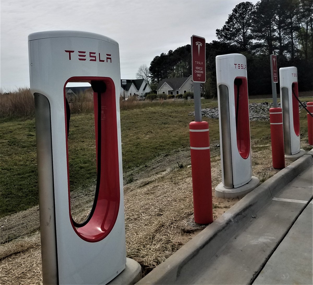 TownOfExmore's tweet photo. Exmore has everything you need to keep your vehicles running, including E-Car charging stations at Royal Farms. https://t.co/7PAPclT6Aa