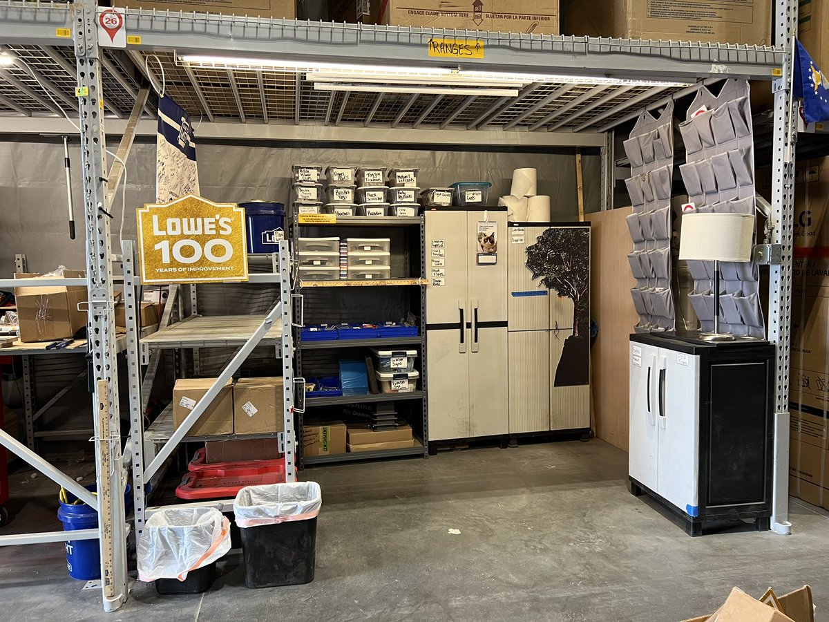 EssPerez1989's tweet image. #CollateralCaptain Taylor has done an excellent job making sure our MST bays are neat &amp;amp; orderly so that the team can do their very best during service and resets. #EverythingHasAHome #MST #R1Lowes #MerchandisingBrain 
@GallianoScott @Alison21102957