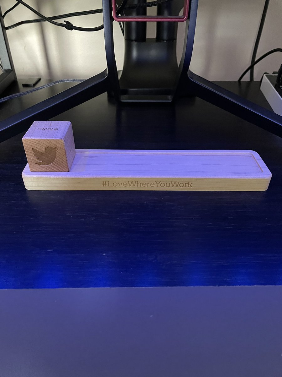 Beyond excited to have gotten my <a href="/Twitter/">Twitter</a> new hire swag today! 

#OneTeam #LoveWhereYouWork