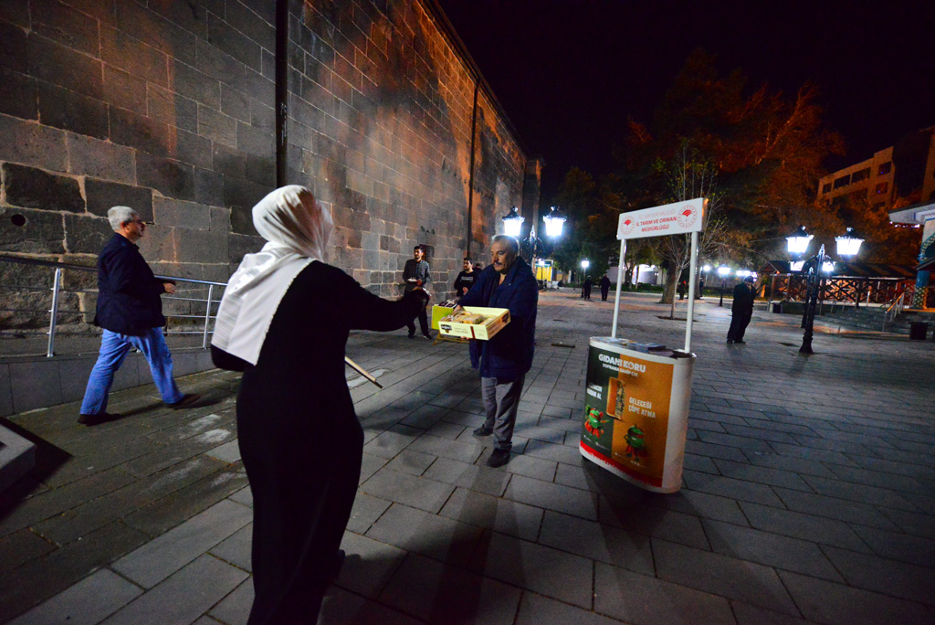 kayseritarimorm's tweet photo. Hedef Gıdanın İsrafını Önlemek!!!
#GıdanıKoru #SofranaSahipÇık kampanyasında farkındalık oluşturmak içinbu gün teravih namazında #Hunat #Hatun camiindeyiz.
#üretenKayseri #gelişenTÜRKİYE
@VahitKirisci @SehmusGunaydin @drnihatpakdil @DrVeyselTiryaki @bekirgizligider
@MstafaSahin44 https://t.co/8IFSL5e3nO