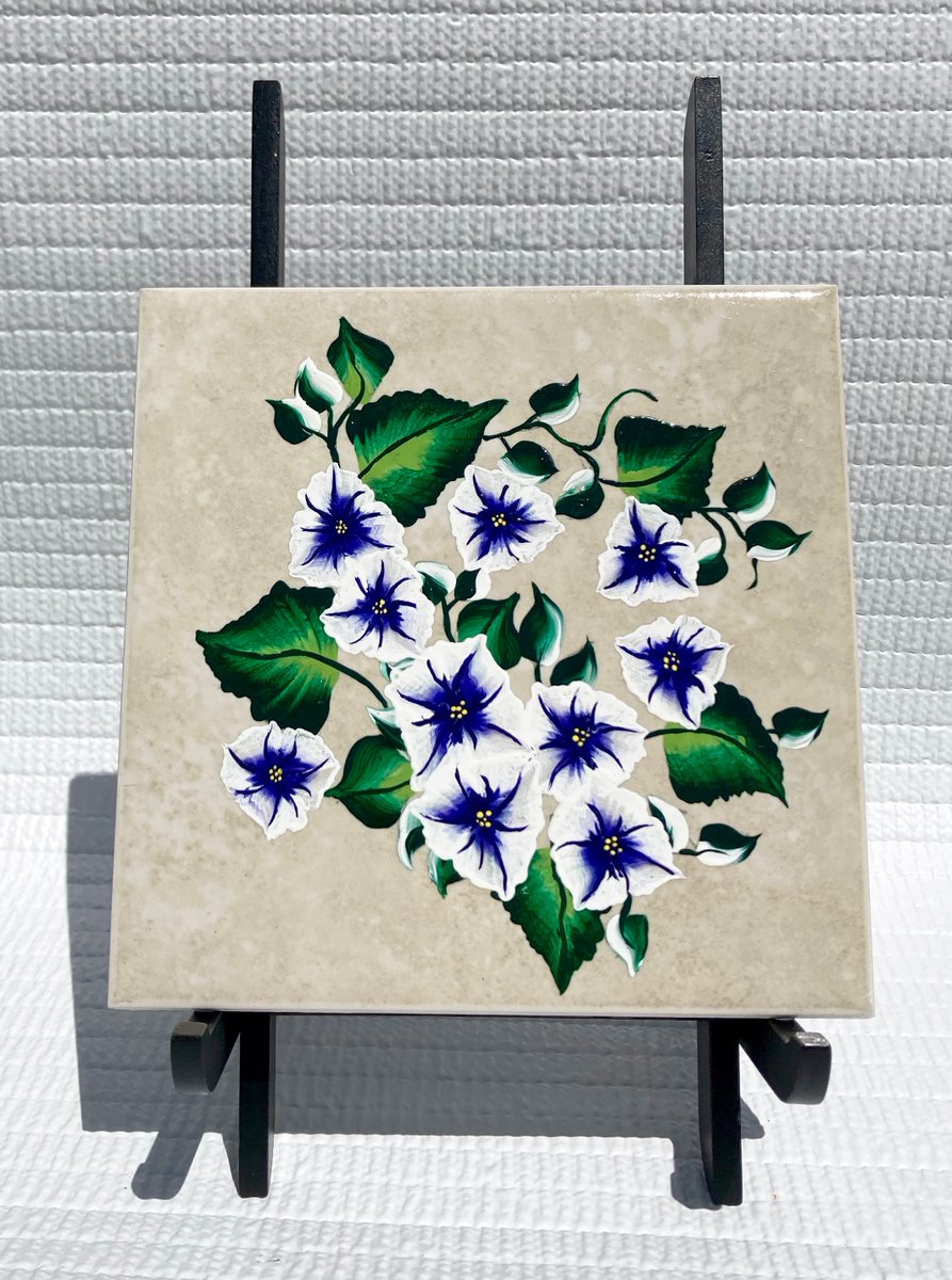 ipaintitpretty's tweet photo. Tile trivet https://t.co/89p3k4jrrn #trivet #tiletrivet #handpaintedtrivet #TMTinsta #homedecor #blueflowerstrivet #kitchendecor #tableprotector #giftsformom https://t.co/eYGnaf2BFW