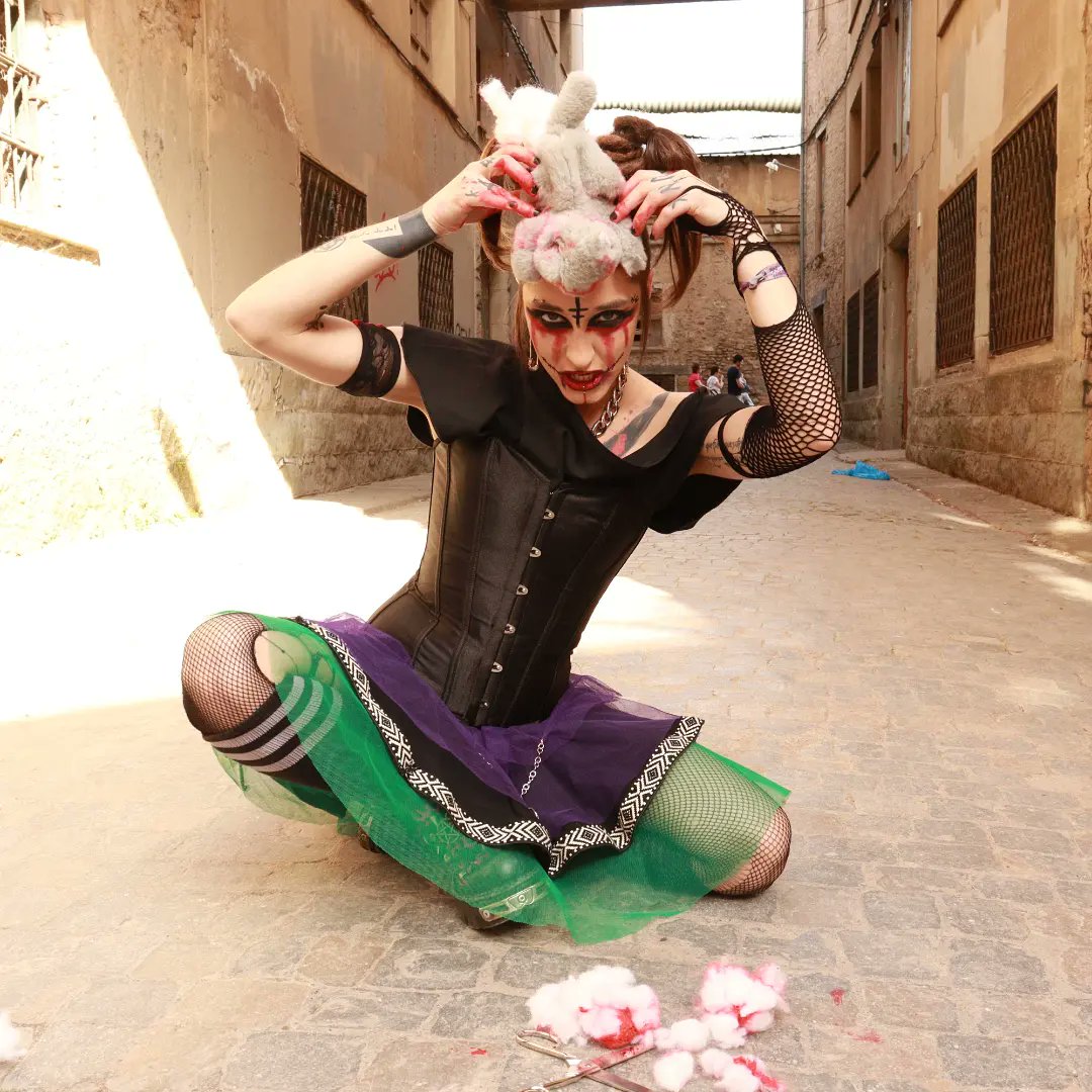 V_BathoryLilith's tweet photo. Vamos a contsr mentiras, tralara...
#hyperqueen #dragqueen #creepy #dark #darkqueen #blood #dragula https://t.co/Xah8GFWtb3