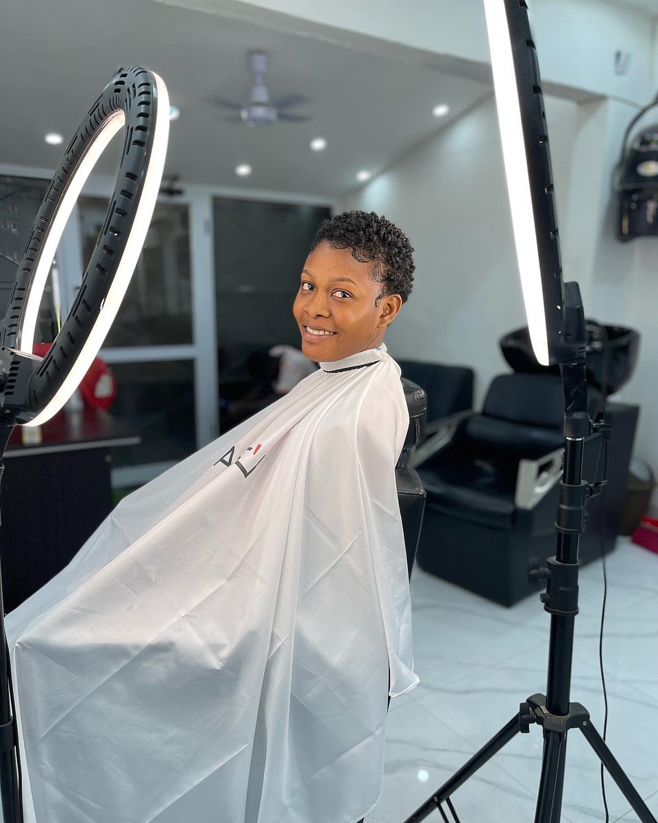 Amanfour_Barber's tweet photo. Beauty begins the moment u decide to be yourself 🤗🇬🇭🇱🇷 @amanfour_barbers_palace @reflect.ghana @iam_celebrity_barber @kennybarbeiro @iam_stylish_barber @the_barbersshop @kobby_sperkss @joey.thebarber @thecutapp @womenhaircuts #womehaircut #stayfresh #beauty #beautifulpeople https://t.co/cCZOK1zYLj