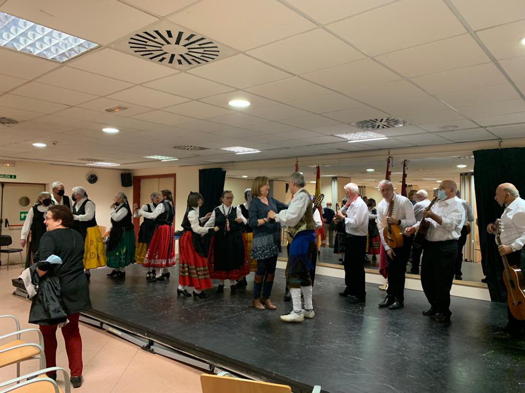 ba_ofelia's tweet photo. Hemos inaugurado la XX Semana Cultural de la #casade castillalamanchaen #Alcobendas coincidiendo con el #diadellibro
para promocionar la cultura #cadtellanomanchega.
El momento álgido será el sábado 23 con la lectura continuada de #elquijote https://t.co/OIaVQuAeQ2