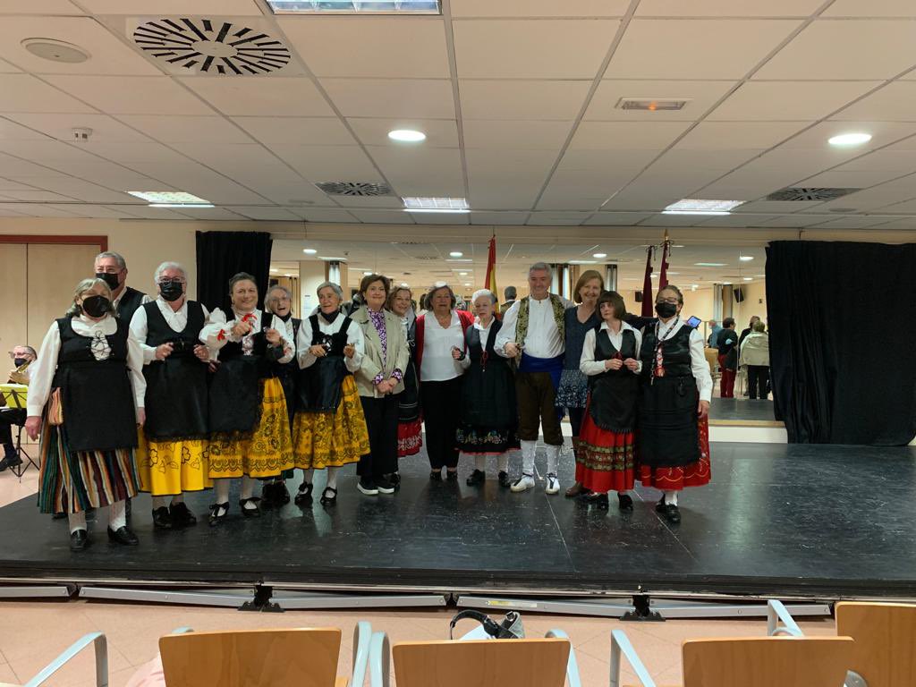 ba_ofelia's tweet photo. Hemos inaugurado la XX Semana Cultural de la #casade castillalamanchaen #Alcobendas coincidiendo con el #diadellibro
para promocionar la cultura #cadtellanomanchega.
El momento álgido será el sábado 23 con la lectura continuada de #elquijote https://t.co/OIaVQuAeQ2