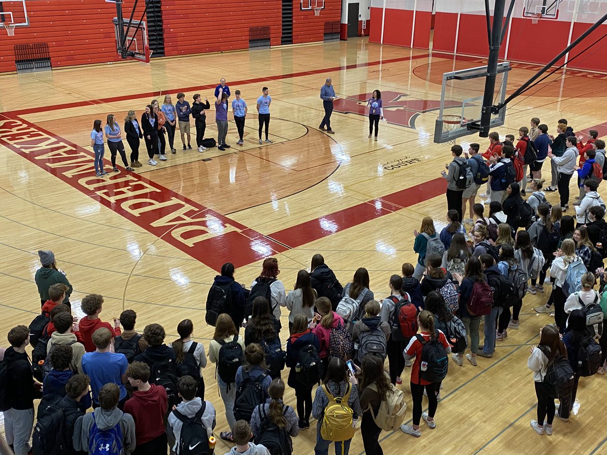 KimberlyDECA's tweet photo. Best wishes to our DECA Competitors as they travel to Atlanta for the International Career Development Conference.  Thank you KHS students and staff for the great sendoff!
 #WIDECA #MaxMomentum https://t.co/OQMMtOMMtU