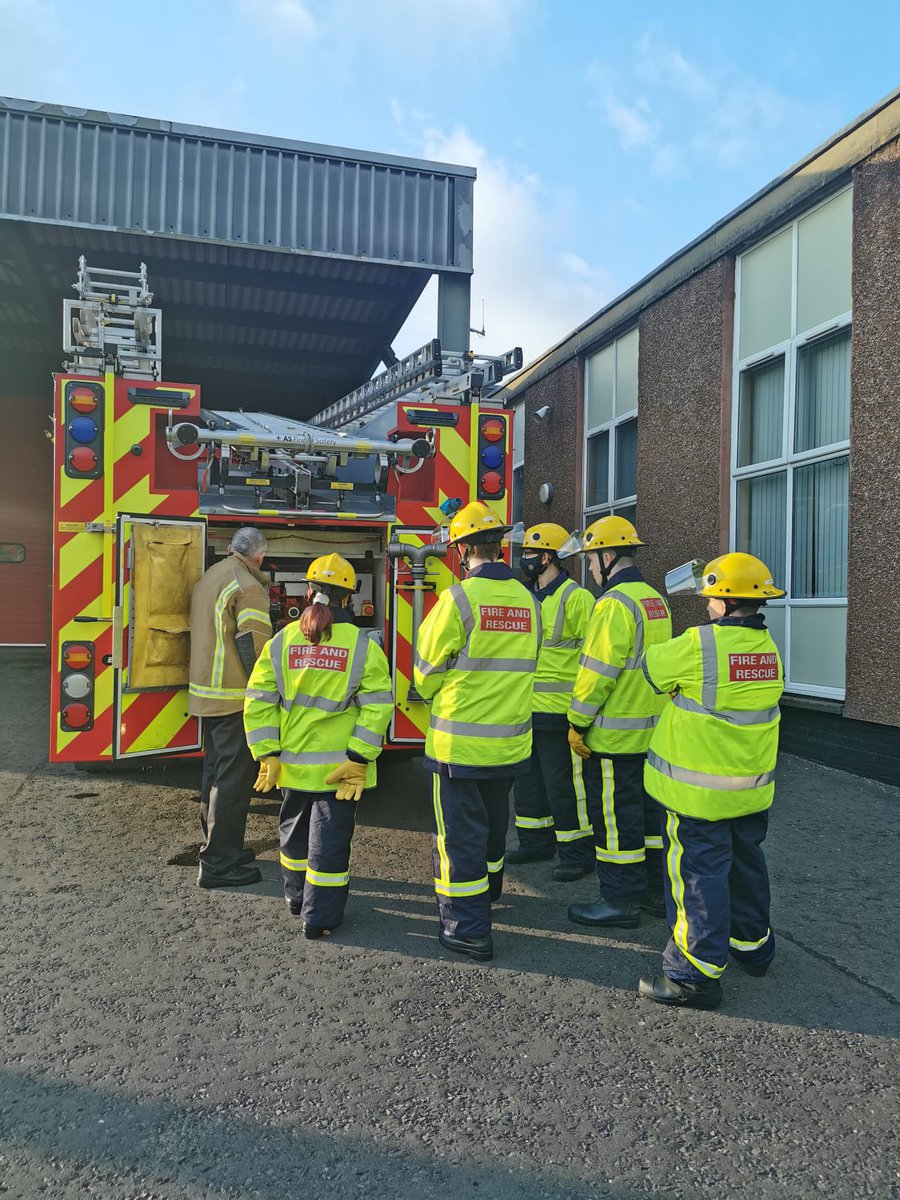 SFRS_YVSMethil's tweet photo. Another enjoyable session with our team tonight, drill sessions with HR jets, great to be back after the Easter break 😊🚒💦 @SFRSYVS https://t.co/gKNc3pPvUR