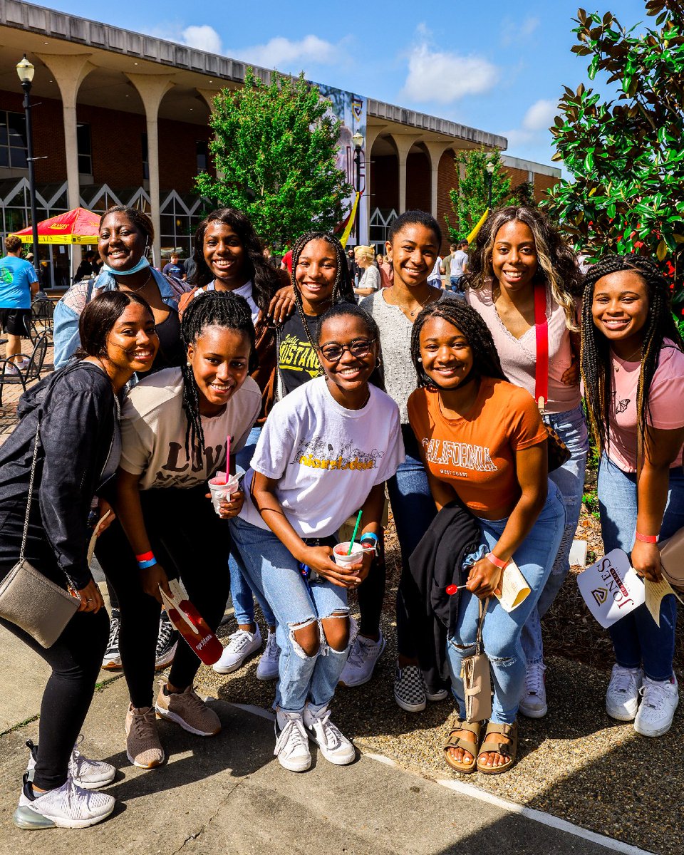 JonesCollege_'s tweet photo. JC JAM Day 2! We loves Jones, and we hope you do too. Who else is already counting down the days until next year's Junior Preview Day?
#JCSpring2022 #JonesFamily #JCJam #JuniorPreviewDay https://t.co/jIU5pudQLh