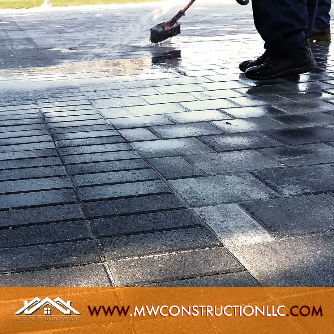 _MWconstruction's tweet photo. There are several kinds of pavers, just choose the one that best suits the design of your patio to your house and that's it!💥

#patio #patioconstruction #WestPalmBeach #Florida #newhome #pavers https://t.co/xFWrkeYqRd