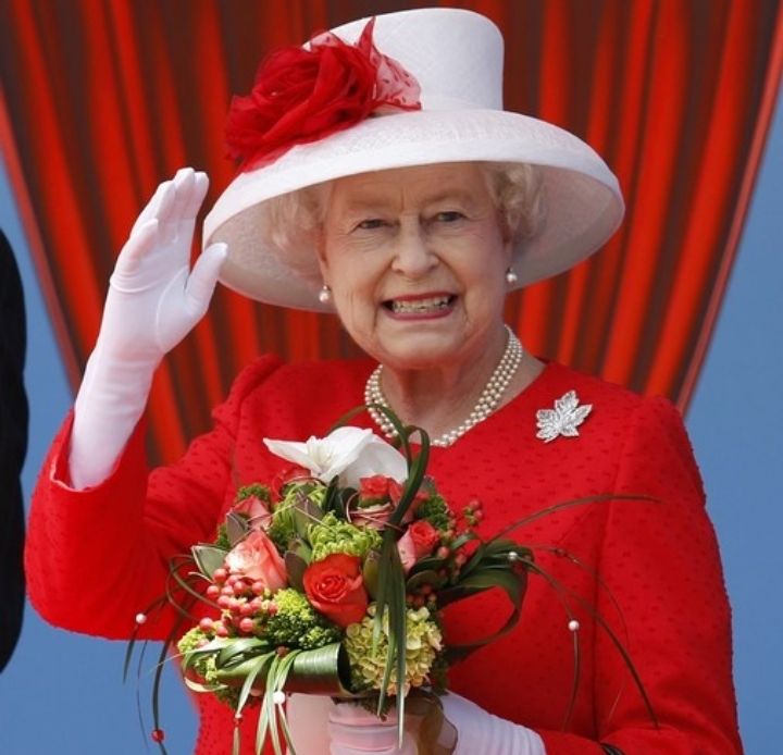 FionaPollock8's tweet photo. @RoyalFamily Wishing Her Majesty, 
our gracious Queen,
every happiness today &amp; always...
Happy Birthday Ma'am 💐🇨🇦🥂
#QueenElizabeth
#HMTQ96
#HappyBirthdayMaam
https://t.co/6XZnm1lRr1
https://t.co/vQnnBONaEG https://t.co/L5ALP01R61