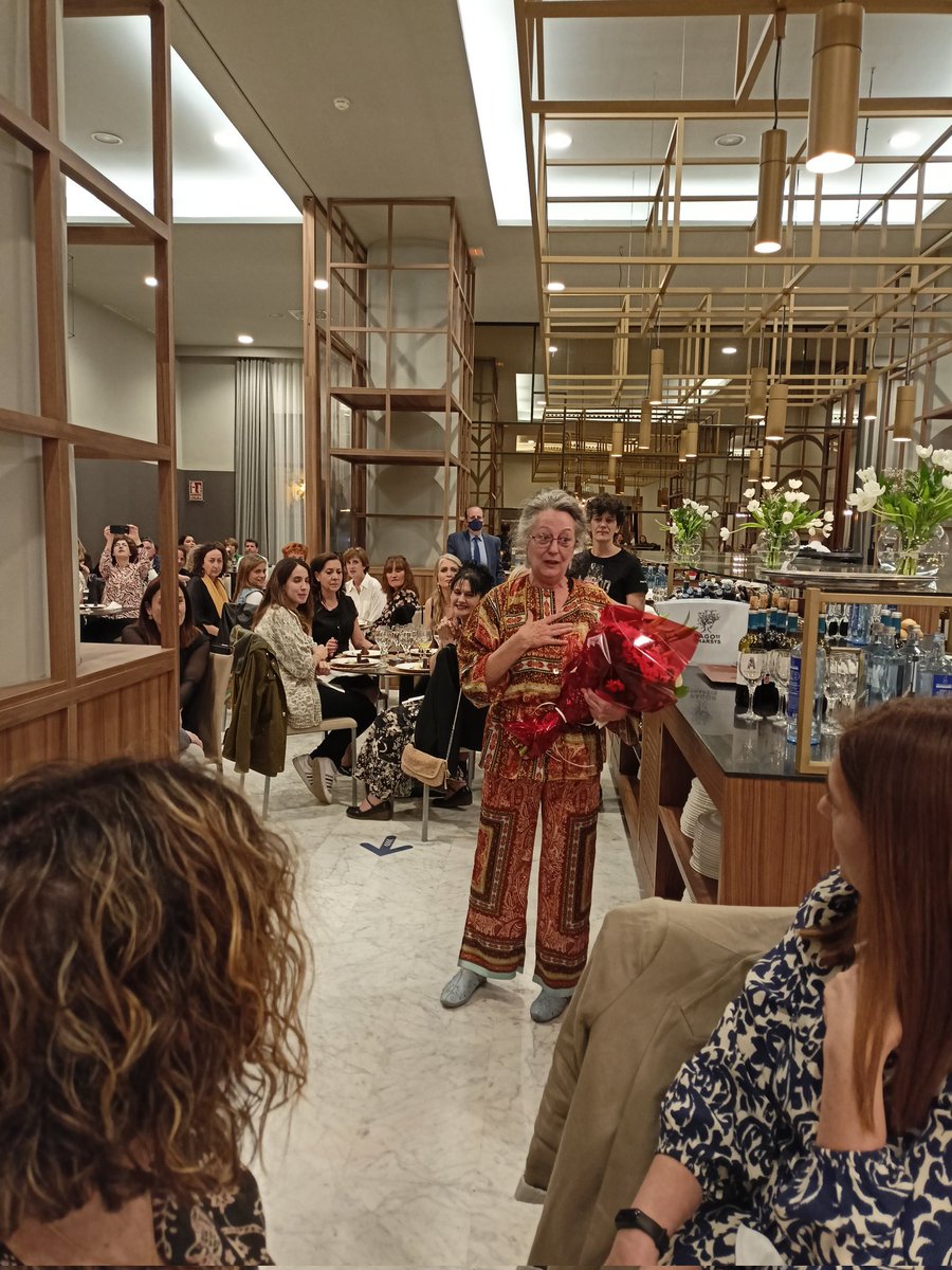 Hoy, merecidísimo homenaje en #10SEINAV a una ENFERMERA que ha hecho mucho por las competencias de la profesión y seguro que seguirá aportando.