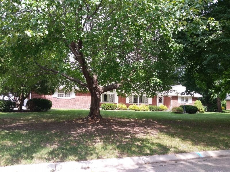 TheTaleofaTown1's tweet photo. Did you know that Vince Lombardi’s home during his nine years as coach of the Green Bay Packers is located near the Fox River Trail on Sunset Circle? Recently it has undergone renovations. Photo by Devon Polzar, 2018. #Lombardi #PackerHome #SunsetCircle https://t.co/ShtSYxTdCG