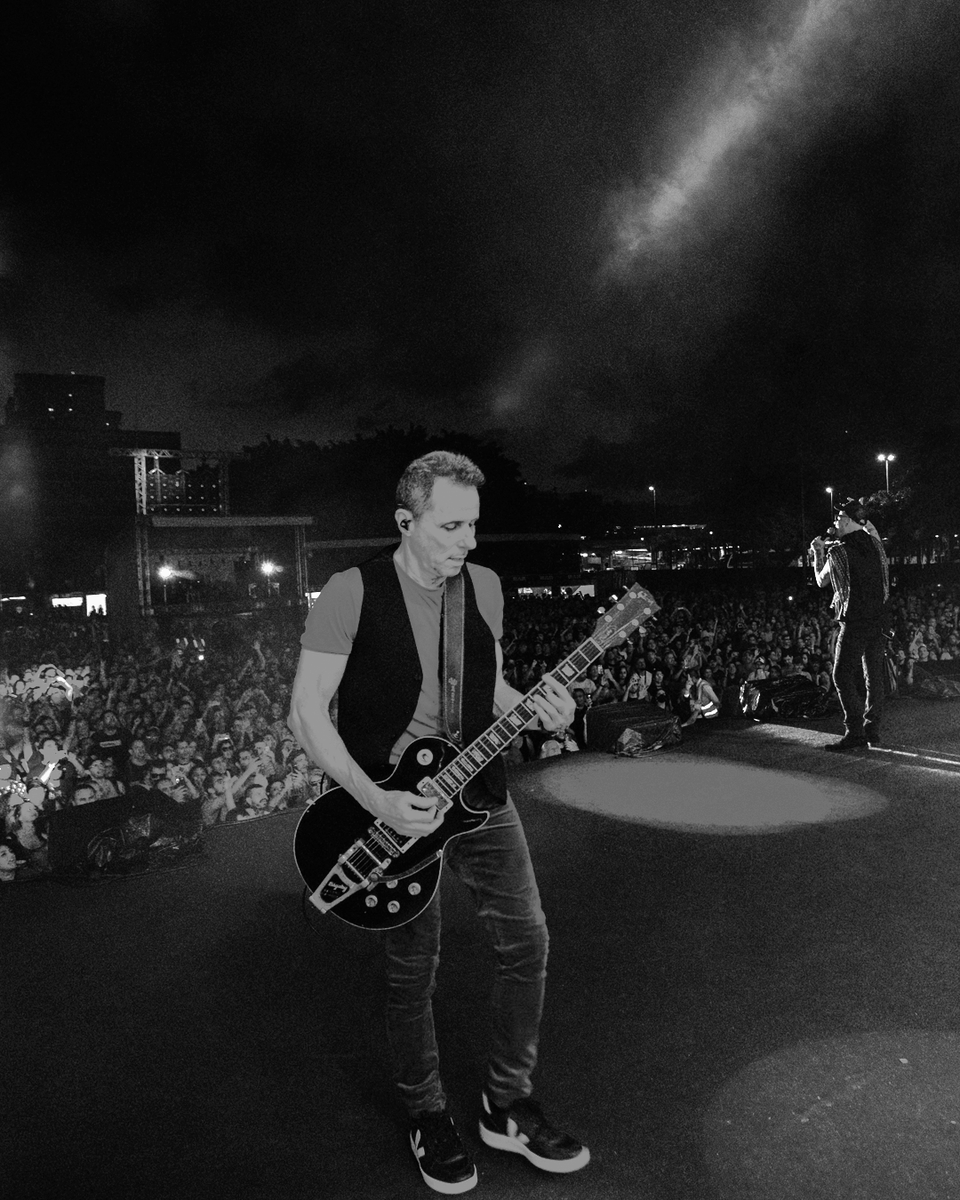 titasoficial's tweet photo. O #GoBack de hoje é para comemorar o Festival Rock Brasil 40 anos. Quem aqui suou, gritou e dançou com a gente?
Fotos: @rodrigopysi no show de São Paulo
#titãs #rockbrasil40anos #titãs40anos #rockshow #rocknacional #brazilianrock #rockclassico #punk80s https://t.co/UBgvZspuwC