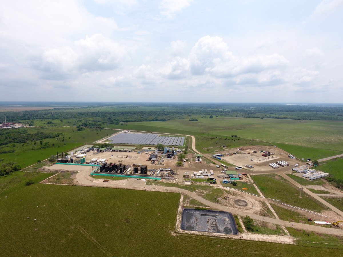 Celsia_Energia's tweet photo. ¡Noticias que iluminan el panorama del país! 🇨🇴
Junto con Parex, inauguramos la primera granja de #EnergíaSolar en Casanare, con un total de 7.200 paneles solares. 

¡La #BuenaEnergía sigue corriendo cada vez por más lugares de Colombia! https://t.co/WXQFFIBzA1