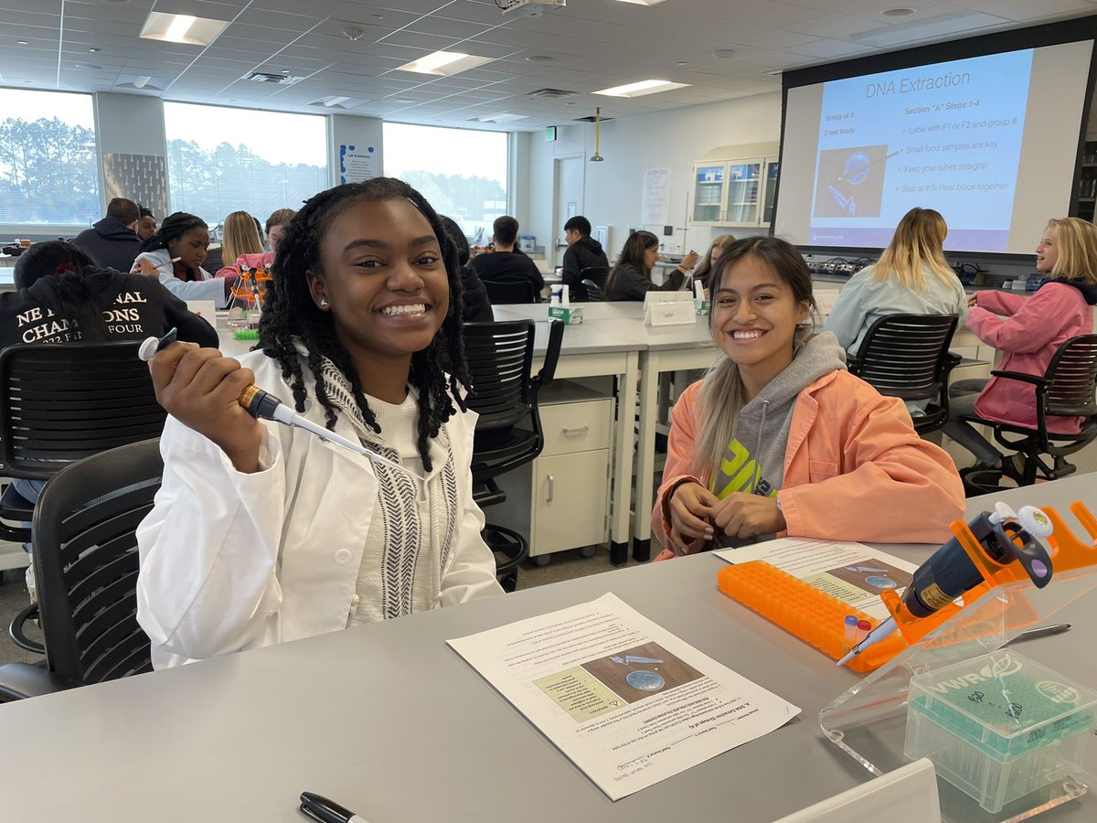 MeredithBarkley's tweet image. Genetically Modified Snacks field trip gave Ss experience using biotechnology to solve problems and develop Qs about GMOs 🧬 🌽 🌾 
We learned so much!!! Thank you
@HAEdOutreach @april_reis @MiniOneSystem @ocsjackets @OHSJackets1 #barkleybiology #APbiology