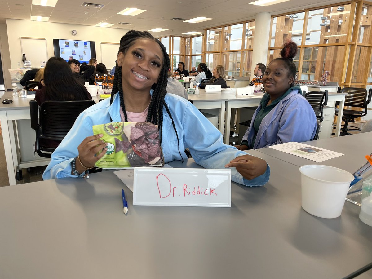 MeredithBarkley's tweet image. Genetically Modified Snacks field trip gave Ss experience using biotechnology to solve problems and develop Qs about GMOs 🧬 🌽 🌾 
We learned so much!!! Thank you
@HAEdOutreach @april_reis @MiniOneSystem @ocsjackets @OHSJackets1 #barkleybiology #APbiology