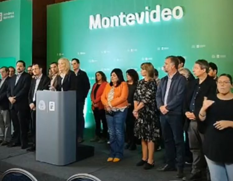 1000 puestos de trabajo dejarán de generarse luego que la Junta Departamental rechazara un préstamo del BID para obras en la capital. La intendenta de Montevideo, Carolina Cosse, enumeró gran parte de las obras que podrían haberse realizado. “Es una injusticia”, calificó.