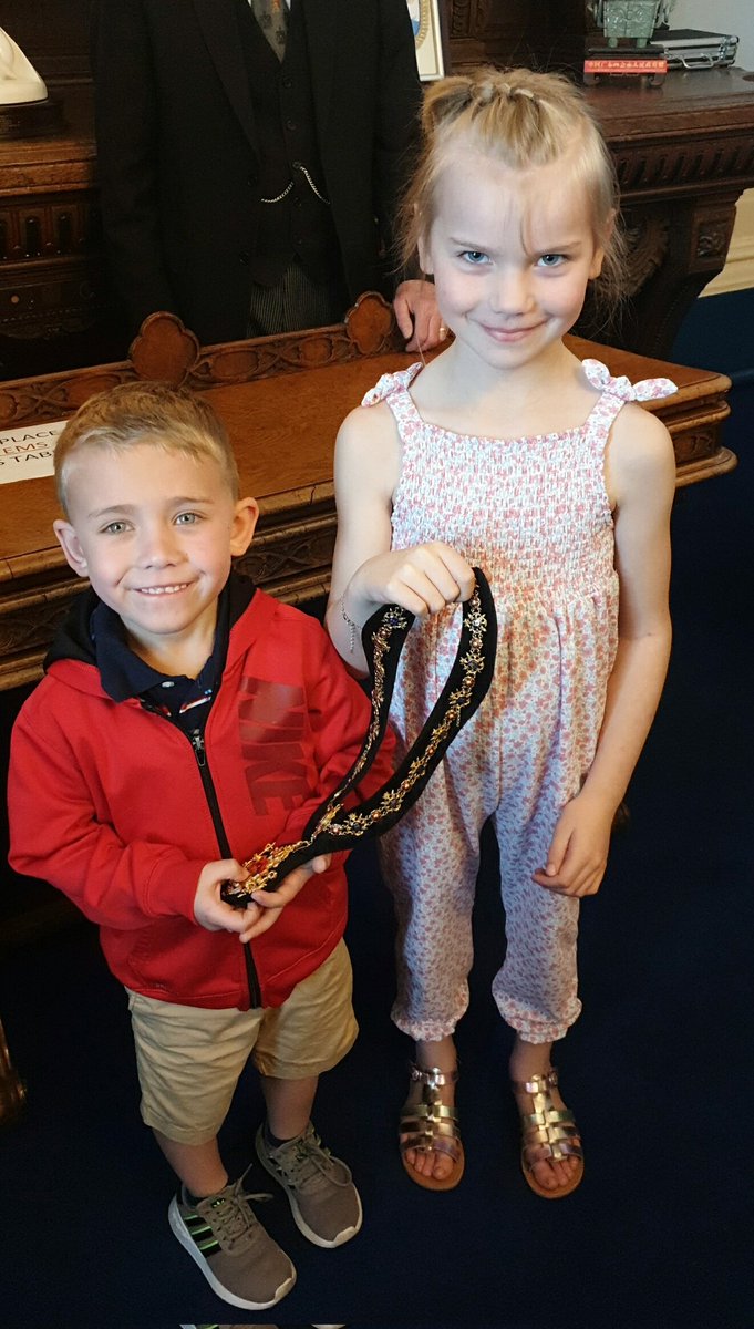 jojoloo's tweet photo. @MasefieldCP this evening Lucas and Rosie met Madam Mayor of Bolton at Bolton Town Hall as thanks for their hard work litter picking. How exciting! 💚 https://t.co/o6CX2EJyoy