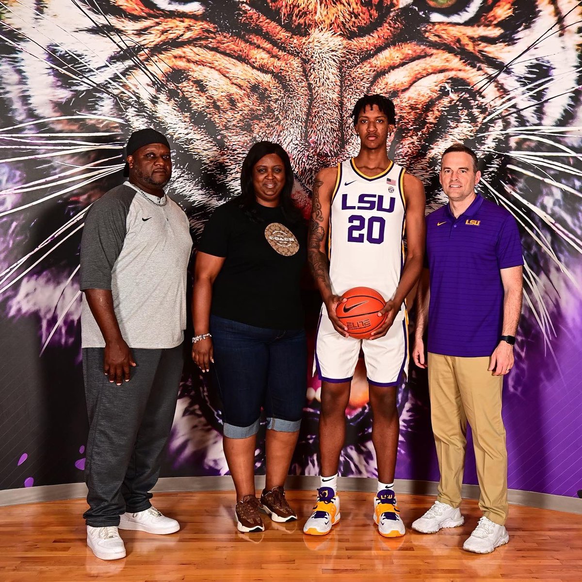 DeeFountain0's tweet photo. 🐯🐯🐯 https://t.co/5Vt2QNlpDJ
