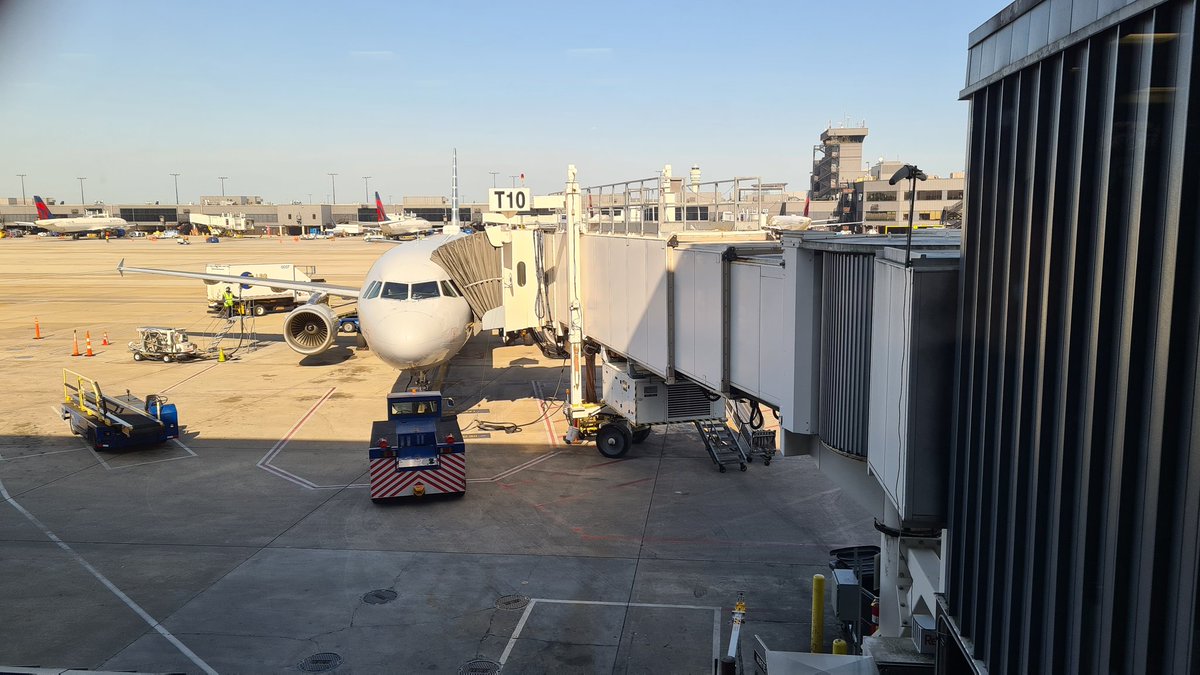 Drachinifel's tweet photo. Day 12 - [DATA REDACTED]
Day 13 - Heading for LA to see USS Iowa on Saturday.
#thereanddrachagain @TheElliottBoyle https://t.co/zDdlWMKupw